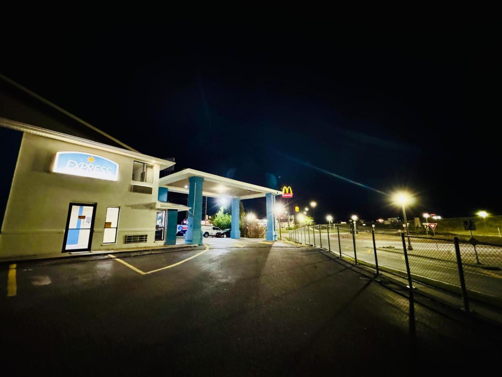 Express Inn Джънкшън Сити Екстериор снимка